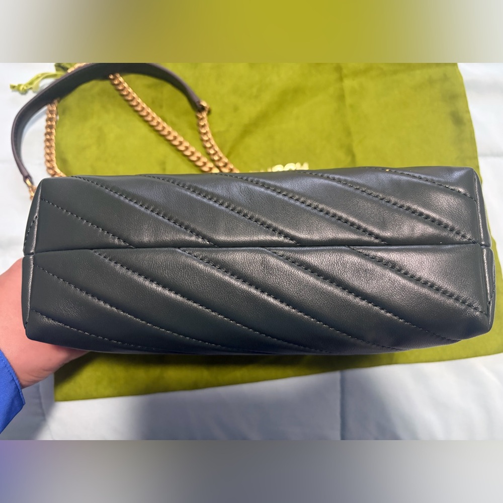Tory Burch Quilted Kira Chevron Shoulder Bag in Olive Green with Gold Hardware - Picture 10 of 14